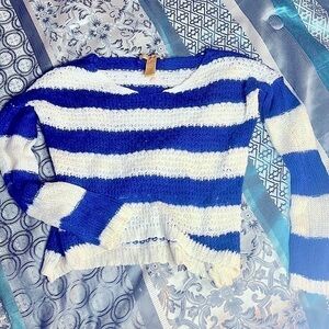 BLUE AND WHITE STRAPPED LONG- SLEEVED CROPPED SWEATER